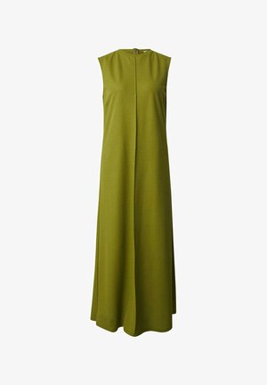 Mouwloze groene jurk van gladde stof, met een rechte silhoutte, verticale naaddetails en een sluiting aan de achterkant.