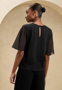 Lipsy REGULAR FIT - FLUTTER SLEEVE WITH FLORAL APPLIQUE TRIM - T-Shirt print - monochrome