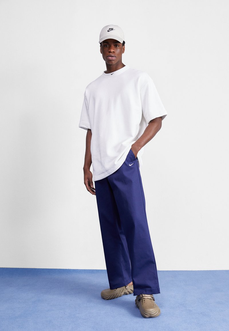 Nike Sportswear PANT - Kalhoty - midnight navy/(white)