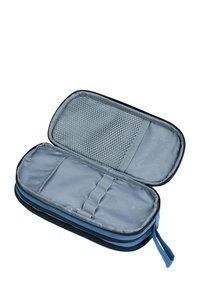 Uzavíratelný úložný obal s šedým interiérem, síťovou kapsou, elastickými popruhy a kontrastními modrými akcenty. Vyznačuje se hladkou texturou tkaniny.