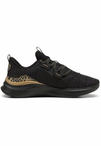Czarne buty sportowe z teksturowanym cholewką, złotym akcentem w panterę i wyprofilowaną podeszwą. Posiada czarne sznurówki oraz szczegół z logo na pięcie.