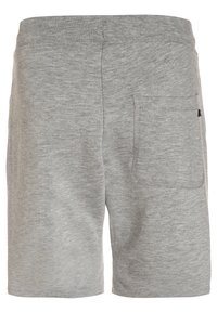 Szare bawełniane szorty o miękkiej fakturze, z elastyczną talią i jedną tylną kieszenią. Prosty design bez widocznych wzorów czy akcentów.