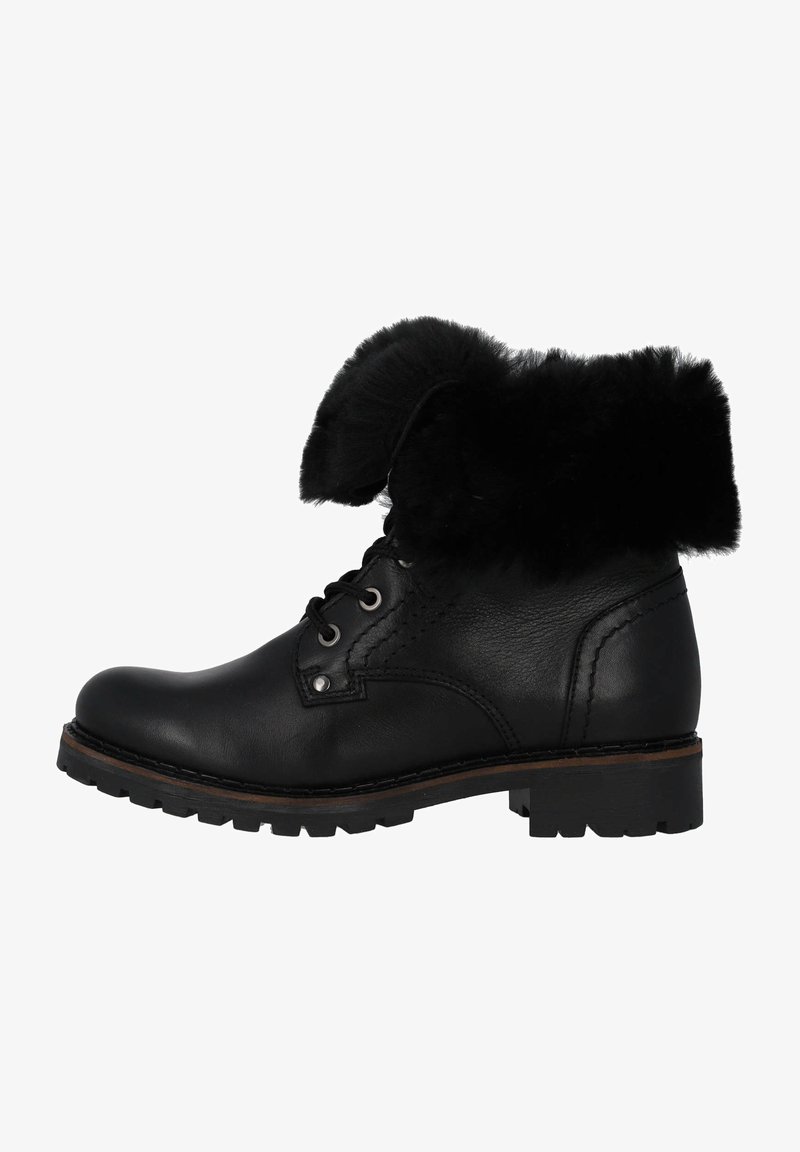Svart läderstövel med fuskpälskant, rund tå, snörning med metallöglor, kontrasterande brun sula och texturerat mönster på sula.