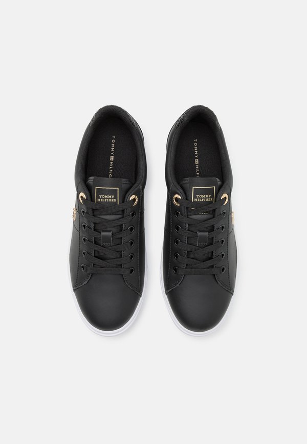 ELEVATED ESSENT MONOGRAM - Trainers2