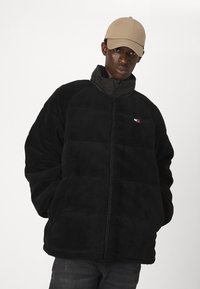 Tommy Jeans PUFFER  - Zimní bunda - black