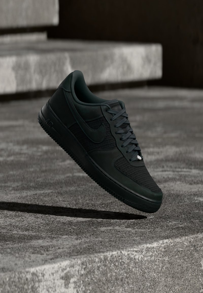 AIR FORCE 1 07 LV8 anthracite/off noir/anthracite