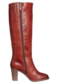 Botte en cuir marron montant jusqu'au genou avec une fermeture éclair latérale, finition texturée et talon haut empilé. Design épuré avec des détails minimaux.