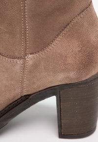Lazamani Platform boots - taupe