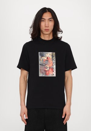 FLYER ROSES AND SNAKE FIT - Camiseta estampada - black