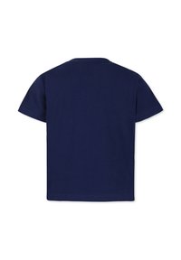 Navyblauwe katoenen T-shirt met korte mouwen, klassiek ronde halsontwerp en een gladde textuur. Geen zichtbare patronen of accenten.