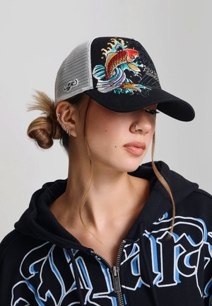Ed Hardy, UNISEX EMBROIDERED 1971 KOI FISH 5 PANEL - Cap - black