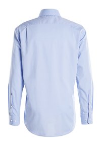 Camicia a maniche lunghe azzurro chiaro, realizzata in tessuto liscio, presenta un colletto classico, polsini con bottone e un design dritto sul retro.