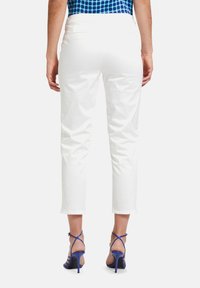 Betty Barclay MIT APPLIKATION - Chinos - rohweiß