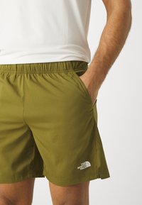 The North Face Kratke hlače za zunaj - forest olive