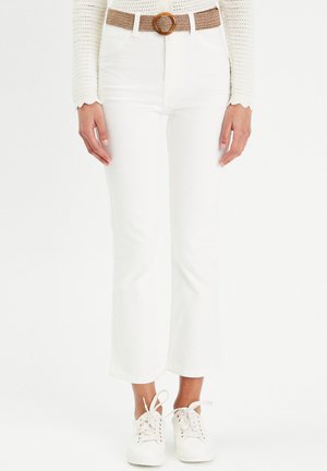 MIT GÜRTEL - Straight leg jeans - ecru