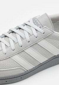 adidas Originals HANDBALL SPEZIAL - Sapatilhas - grey two/grey one