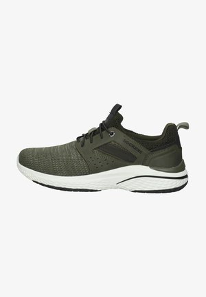 Scarpa sportiva in maglia verde con tomaia testurizzata, accenti neri, suola flessibile e linguetta sul tallone. Presenta un design in mesh traspirante.