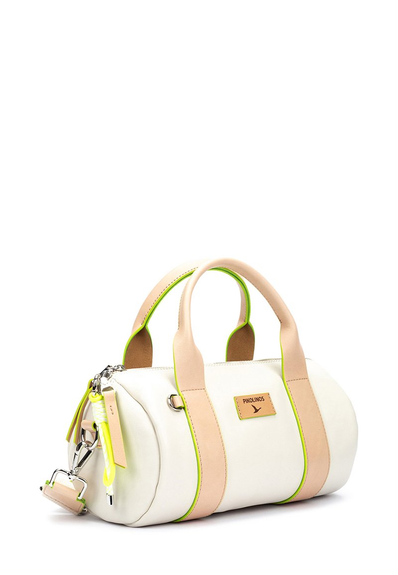 Bolso de cuero blanco con acentos beige, bordes en verde neón y asas superiores. Presenta un cierre de metal y una etiqueta con el logotipo de la marca.