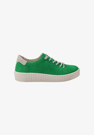 Grüne Wildleder-Sneaker mit einer strukturierten weißen Gummisohle. Verfügt über kontrastierende beigen Akzente, runde Schnürsenkel und ein flaches Design.