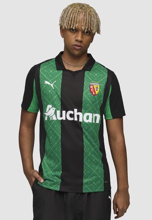 Schwarzes und grünes Sporttrikot von Puma mit filigranem grünen Muster, kurzen Ärmeln, V-Ausschnitt, weißem Branding und Logo auf der Brust.