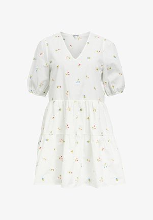 Hvit bomullskjole med korte pufferm, V-hals og lagdelt design, med fargerik blomsterbroderi over hele.