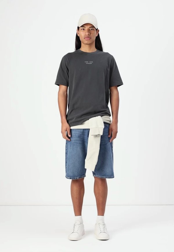 MARCUS - Basic T-shirt2