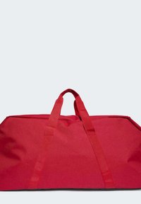 Borsa a tracolla rossa realizzata in tessuto resistente, dotata di due robusti manici e di una forma rettangolare con una texture liscia e cuciture a punto.