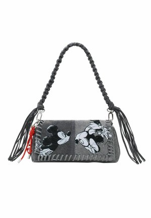 Sac à main gris avec poignée tressée, franges en forme de pampilles, et illustrations noir et blanc de Mickey Mouse se faisant face sur le panneau avant.