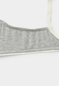 Šedá bavlněná podprsenka s texturovaným povrchem, která má měkký elastický pás a tenké ramínka. Jednoduchý design zaměřený na pohodlí a minimalismus.
