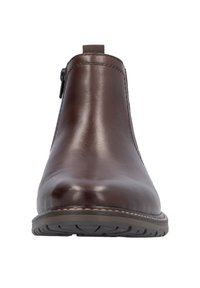 Bottine en cuir marron avec une texture lisse, panneau latéral élastique, petite languette d'enfilage et une semelle en caoutchouc avec un motif texturé.