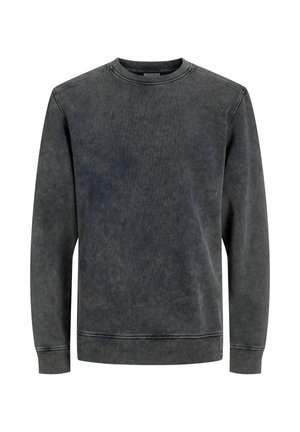 Sivi pulover s krojim po vratu in dolgimi rokavi, izdelan iz mehkega, strukturiranega blaga. Ima zabrisan, opran videz in preproste šive.