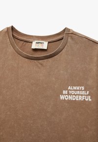 Koton - T-shirt z nadrukiem