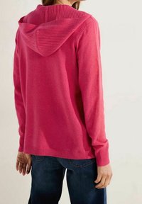 Roze hoodie met geribde hals en manchetten, gemaakt van zacht materiaal, met een relaxte pasvorm en een effen, gestructureerd oppervlak.