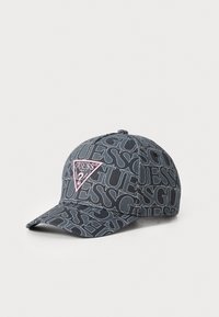 Graue Baseballkappe mit Allover-Logodruck, einem rosa dreieckigen Patch mit Markennamen und einem gebogenen Schirm. Der Stoff hat eine glatte Textur.