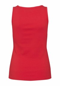 Červený žebrovaný tílko s kulatým výstřihem. Materiál je hladký a elastický, bez viditelného kovového prodeje nebo vzorů.