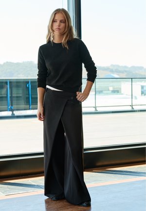 PULL&BEAR, CROSS-OVER WAIST - SMART TROUSERS - Trousers - black