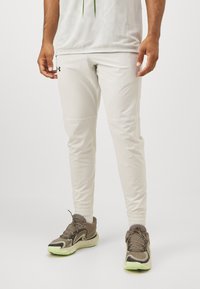 Under Armour ZONE WOVEN - Treniņtērpa apakšdaļas - white clay