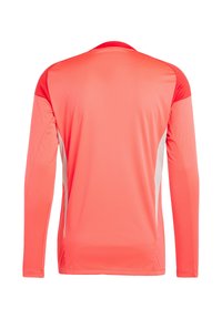 Langarm sportshirt in heldere koraalrood met witte zijkanten, gemaakt van glad, lichtgewichtstof. Heeft een ronde hals en een normale pasvorm.