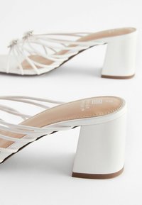 Next FOREVER COMFORT JEWEL KNOT - Sandale cu platformă - white