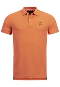 T-shirt polo orange à manches courtes, patte de boutonnage à deux boutons, logo brodé sur la poitrine et rayures contrastées à l'ourlet.