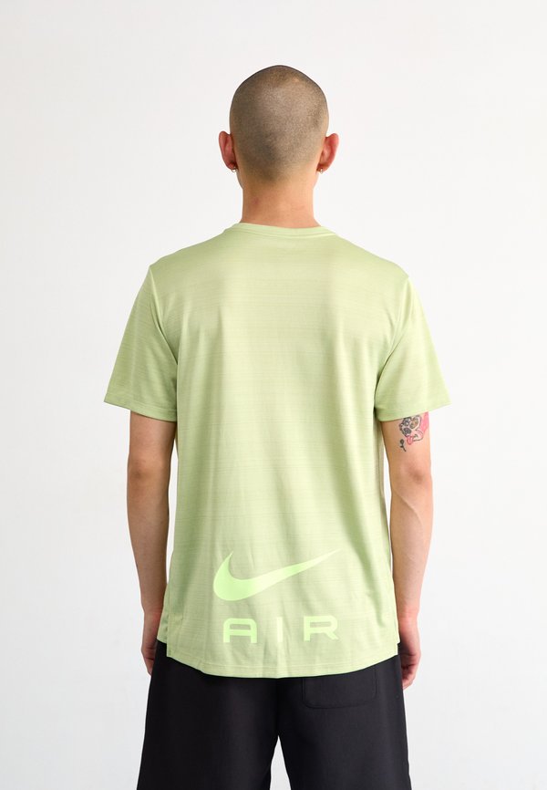 AIR RUN TEE - Print T-shirt - olive aura4