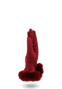 Guanto rosso in suede con polsino di pelliccia morbida alzato con le dita unite su uno sfondo bianco.