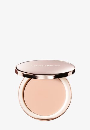Open ronde compact van Laura Mercier geperste poeder make-up met een roségouden deksel op een effen witte achtergrond.