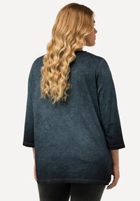 Ulla Popken COL EN V ET MANCHES 3/4 SALUT TEINTURE À FROID COLD DYED
 - Maglietta a manica lunga - dark gray