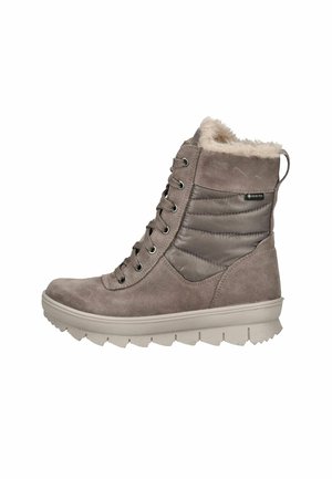 Szary, zamszowy i pikowany zimowy but z futrzaną podszewką, sznurowaniem z przodu, etykietą Gore-Tex oraz solidną podeszwą do użytku na zewnątrz.