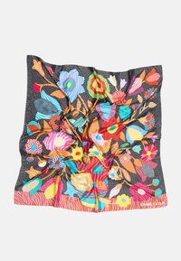 Bufanda de colores con patrones que presenta diseños florales audaces sobre un fondo de lunares negros, con acentos vibrantes y una apariencia texturizada.