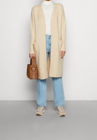 OPUS Neuletakki - beige