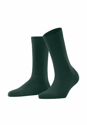 Ein Paar dunkelgrüne Socken bis zur Mitte der Wade mit gerippten Bündchen, auf einem weißen Hintergrund abgebildet, wobei eine Socke leicht nach vorne geneigt steht.
