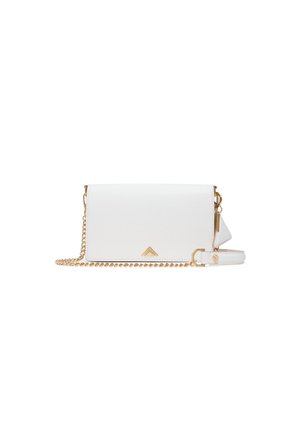 Witte rechthoekige leren crossbodytas met gouden kettingband en klein gouden driehoekig detail aan de voorkant.