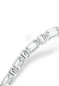 Bracciale in cristallo con pietre rettangolari e taglio smeraldo alternate, montate in metallo argentato con prigionieri visibili e superfici sfaccettate.